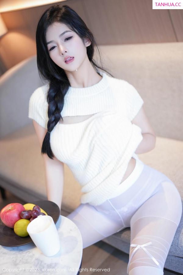 逗逗DouDou  [XiuRen]高清写真图 2023.10.20 No.7542 小逗逗 制服美腿第13张图片